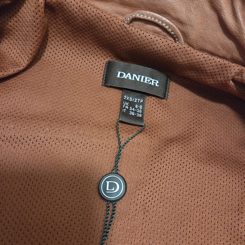 Danier Cognac Genuine Leather Moto Jacket 2XS Fitted Zip Front Fits Like XS - Picture 12 of 14